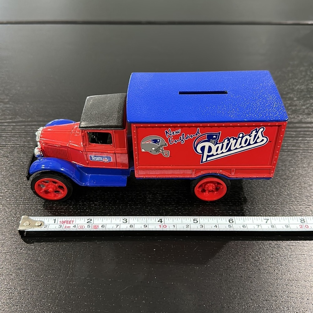 New England Patriots Vintage Goal Line Die Cast Metal Car Coin Bank - Picture 4 of 9